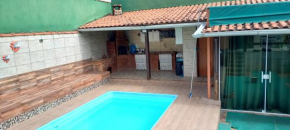 Casa com piscina e churrasqueira